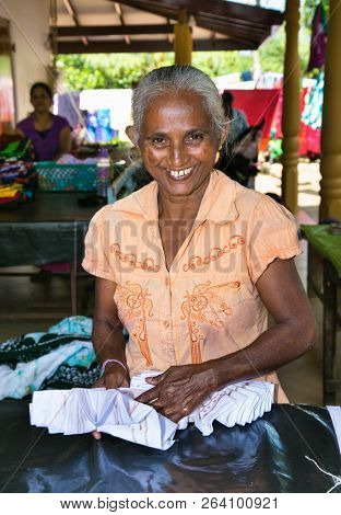WELIGAMA, SRI LANKA - JAN 7, 2017: ladies during the manufacture of batik at Weligama on Jan 7, 2017.  Sri Lanka.