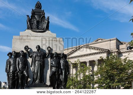 Philadelphia - Usa - September 19, 2018: Popular Touristic Places In Philadelphia At Summer Time.