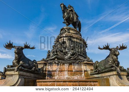 Philadelphia, Usa - September 19, 2018: George Washington Monument In Philadelphia. The Statue Desig