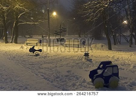 Late Foggy Winter Evening In A Residential Area Of Moscow, Rissia.