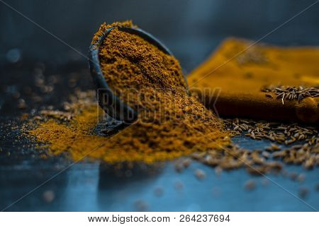 Close Up Of Powdered Cumin Or Zeera Or Jeera With Raw Cumin On Wooden Surface In A Clay Bowl On A Cl