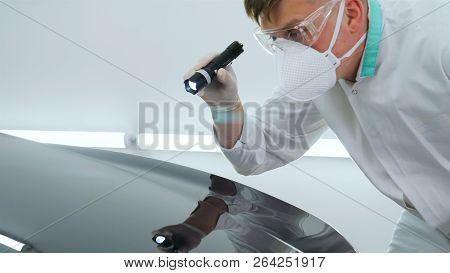 Professional Master After Polishing And Painting Cars, Checks The Flashlight Scratches, A Respirator