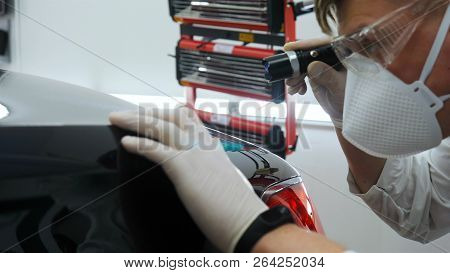 Professional Master After Polishing And Painting Cars, Checks The Flashlight Scratches, A Respirator
