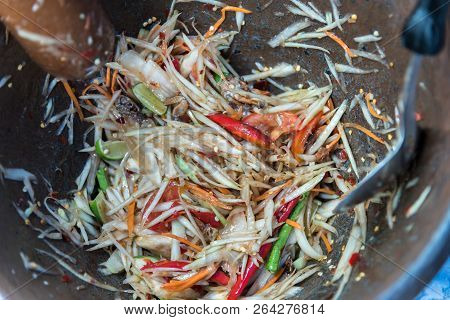 Papaya Salad Or Papaya Pok Pok (som Tum)