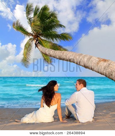 Couple in Love sitzen in blauen Strand Urlaub Reisen [Foto Illustration]