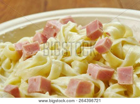Fettuccine Alfredo