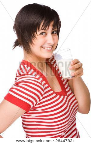Pleine portrait isolé d'une belle femme de race blanche avec un verre de lait