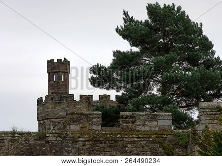 Warwick, Uk - October 21: Picture Of Warwick Castle - Mound On October 21, 2018 In Warwick, Warwicks
