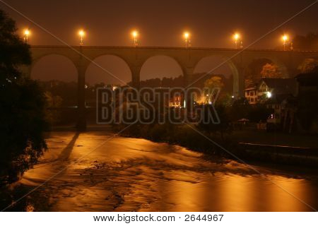 Famoso ponte Fribourge di notte