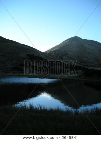 Beau lac de montagne.