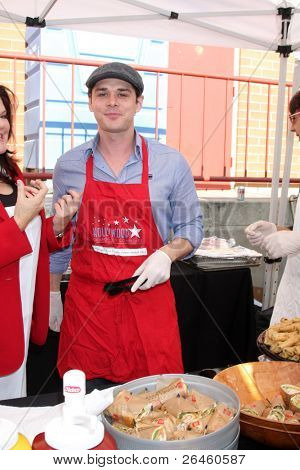 ลอสแองเจลิส - 30 nov: Kenny Doughty ที่หอการค้าฮอลลีวูดประจำปีตำรวจ 17 และเฟอร์