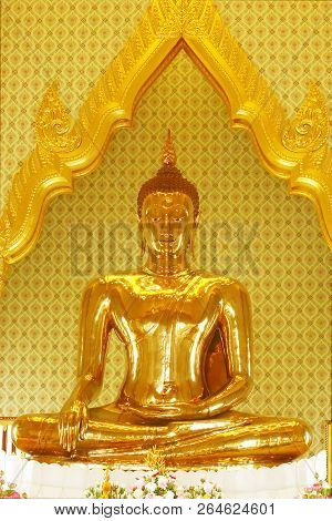 Biggest Real Golden Buddha Statue In Tample