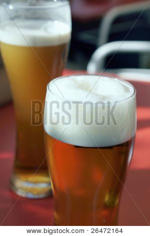 거품과 맥주의 유리