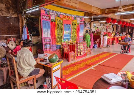 Chonburi/thailand- 15 May 2015:ancient Chinese Opera Performance In Mazu Shrine Temple Khao Sam Muk,
