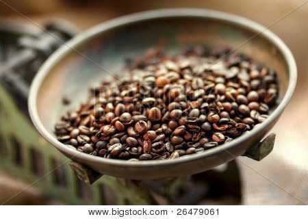 กาแฟกับถั่วเก่าชั่งเครื่อง