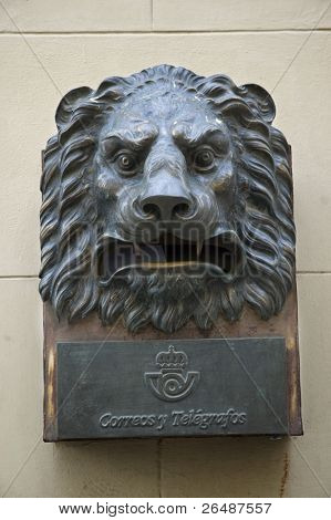 กล่องจดหมายที่ มีรูปร่าง lionhead