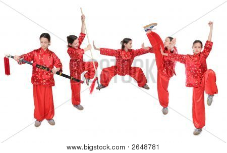 Wushu ragazza nel gruppo rosso