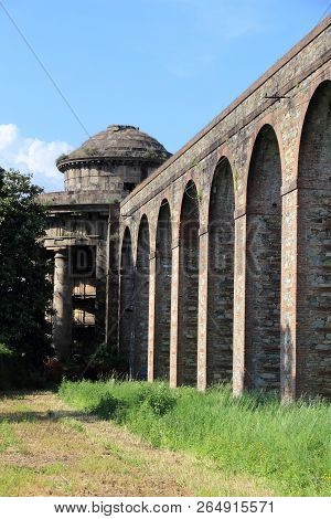 Landmark In Italy - Old Neoclassical Nottolini Aqueduct In Lucca, Tuscany.