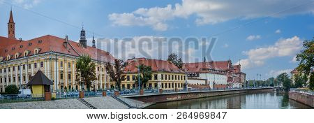Panoramic  View Of Grodzka Street And Odra River In Wroclaw. Tourist Center Of Poland.