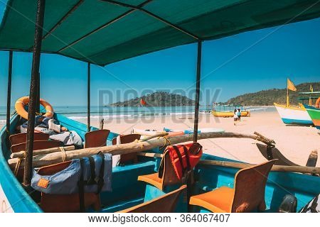 Canacona, Goa, India. Sightseeing Tourist Boat Parked On Famous Palolem Beach In Summer Sunny Day.
