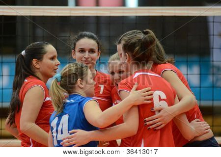 KAPOSVAR, Ungheria - 22 aprile: XI Budai players celebrate presso il gioco di pallavolo Campionato ungherese I. 