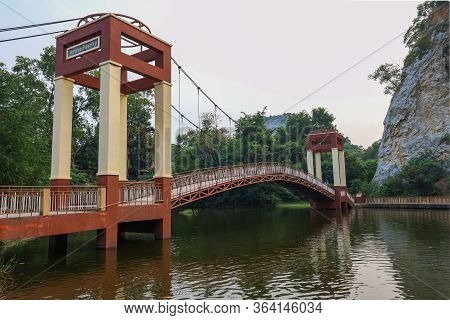 Ratchaburi,thailand-november 1,2019:the Bridge Is Beautiful Landmark In Khao Ngoo Rock Park At Thail