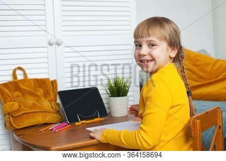 Happt Kid Learning At Home. Disyance Learning