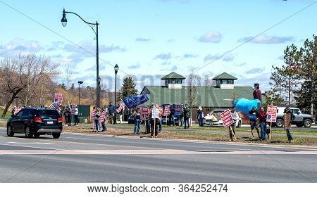 Bemidji, Mn - 2 May 2020: Protest Against The Covid-19 Shutdown