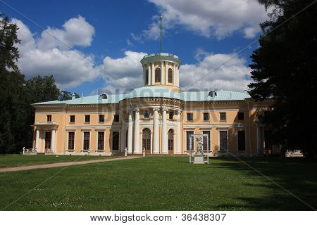 Rosja. Muzeum nieruchomości Arkhangelskoe. Pałac.