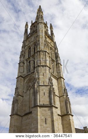 St Michel kathedraal hoge toren in bordeaux, Frankrijk
