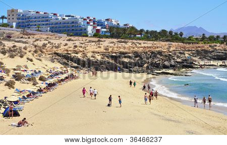 FUERTEVENTURA, Spanien - 22 juni: Esmeralda Beach på 22 juni 2012 i Fuerteventura, de Kanariske Øer, S