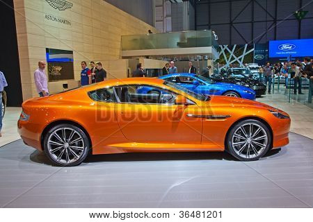 Ženeva - březen 8: The Aston Martin Virage na displeji na 81 International Motor Show Palexpo-Ge