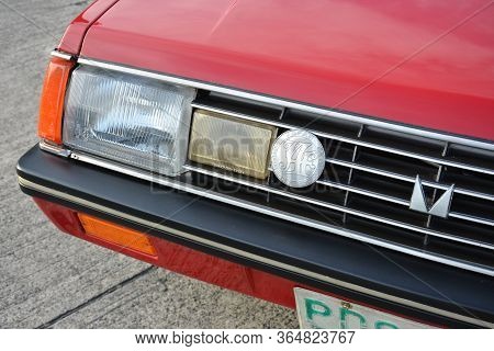 Pasig, Ph - Nov 17 - Mitsubishi Lancer Head Light At Vapin Wheels Car Show On November 17, 2018 In P