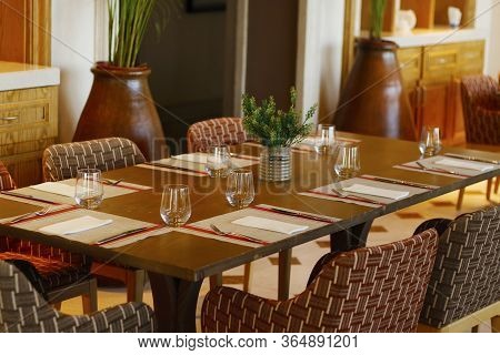 Casual Restaurant Dining Table Set Up, With Dark Brown Color Theam