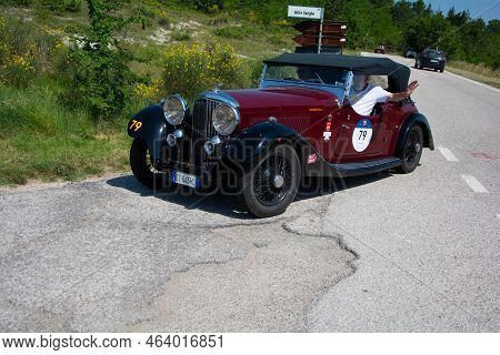 Bentley 3,5 Litre 1934 On An Old Racing Car In Rally Mille Miglia 2022