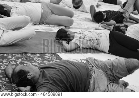 Delhi, India, June 19 2022-group Yoga Exercise Session For People Of Different Age Groups In Balaji