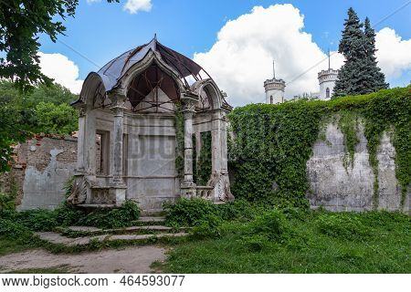 Sharovka, Ukraine - July 24, 2021: This Is A Dilapidated Park Gazebo In The Sharovka Estate (19th Ce