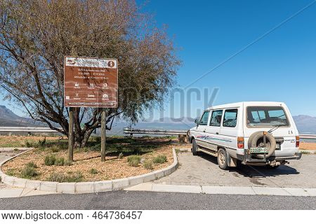 Gydo Pass, South Africa - Sep 9, 2022: Viewpoint On The Gydo Pass At The Border Between The Koue And