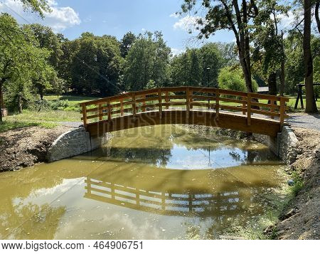 An Small Artificial Lake Or Pond In The Park Of The Pejacevic Family Castle, Nasice - Croatia (jezer