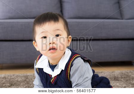 Kleine jongen thuis