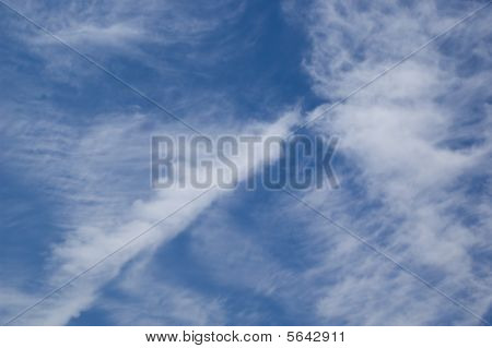 Cloudscape e céu azul
