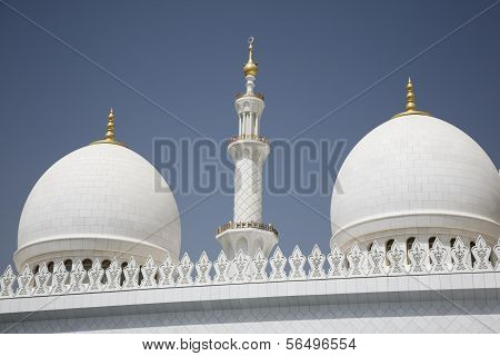 Abu-Dhabi Grand Moss white walls and domes