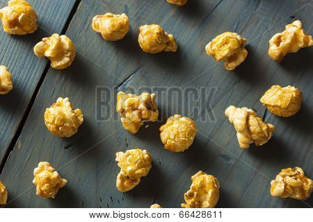 Homemade Golden Caramel Popcorn