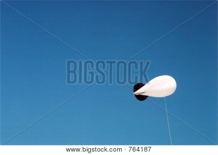 空白的白色气球