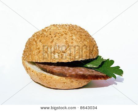 Sandwich makkaralla, pippuria ja vihreät