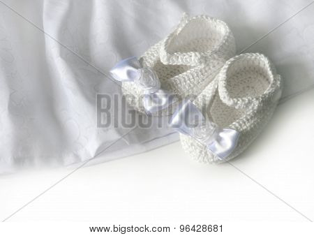 white crochet baby booties