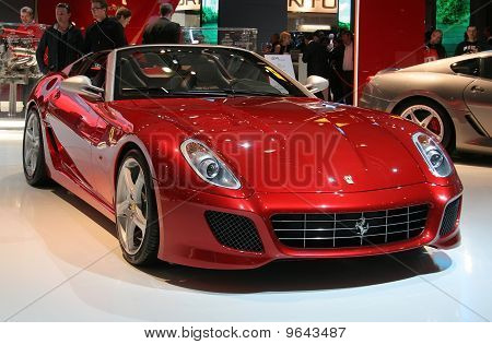 Ferrari Sa Aperta na autosalonu v Paříži