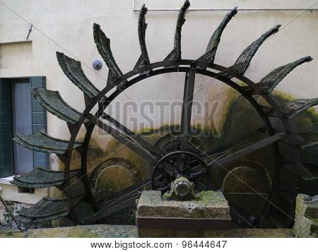 Italian cartwheel in a historic city