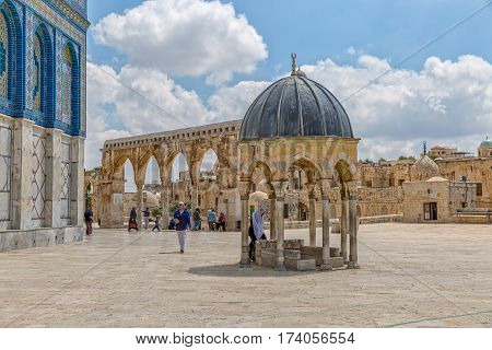 JERUSALEM, ISRAEL - MAY 23, 2016: Visitors sightseeing the Dome of the Prophet, is the prayer niche of the Prophet Muhammad next to the Dome of the Rock on the Temple Mount.