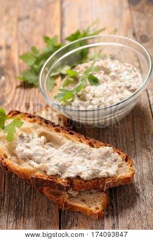 bread with rillettes